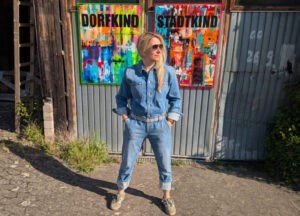 Kunst trifft Selfstorage: Ausstellung von Bärbel Wilhelm bei DIEBOX in Offenburg-Elgersweier